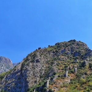 From Albania 🇦🇱 to Montenegro 🇲🇪.On arrive directement aux bouches de Kotor, très touristiques, mais on comprend pourquoi 🤩.#montenegro #landscape #kotor